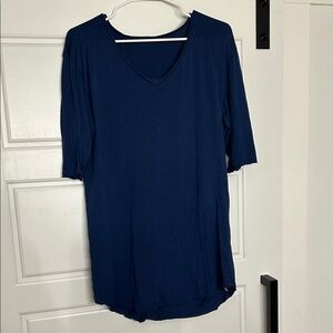 One Golden Thread Tree V Neck Medium